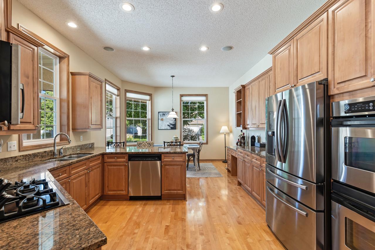 18711 Farmstead Circle Property Photo 4