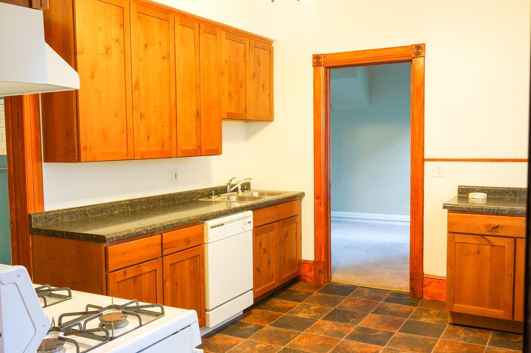 3045 Harriet Avenue Property Photo 4