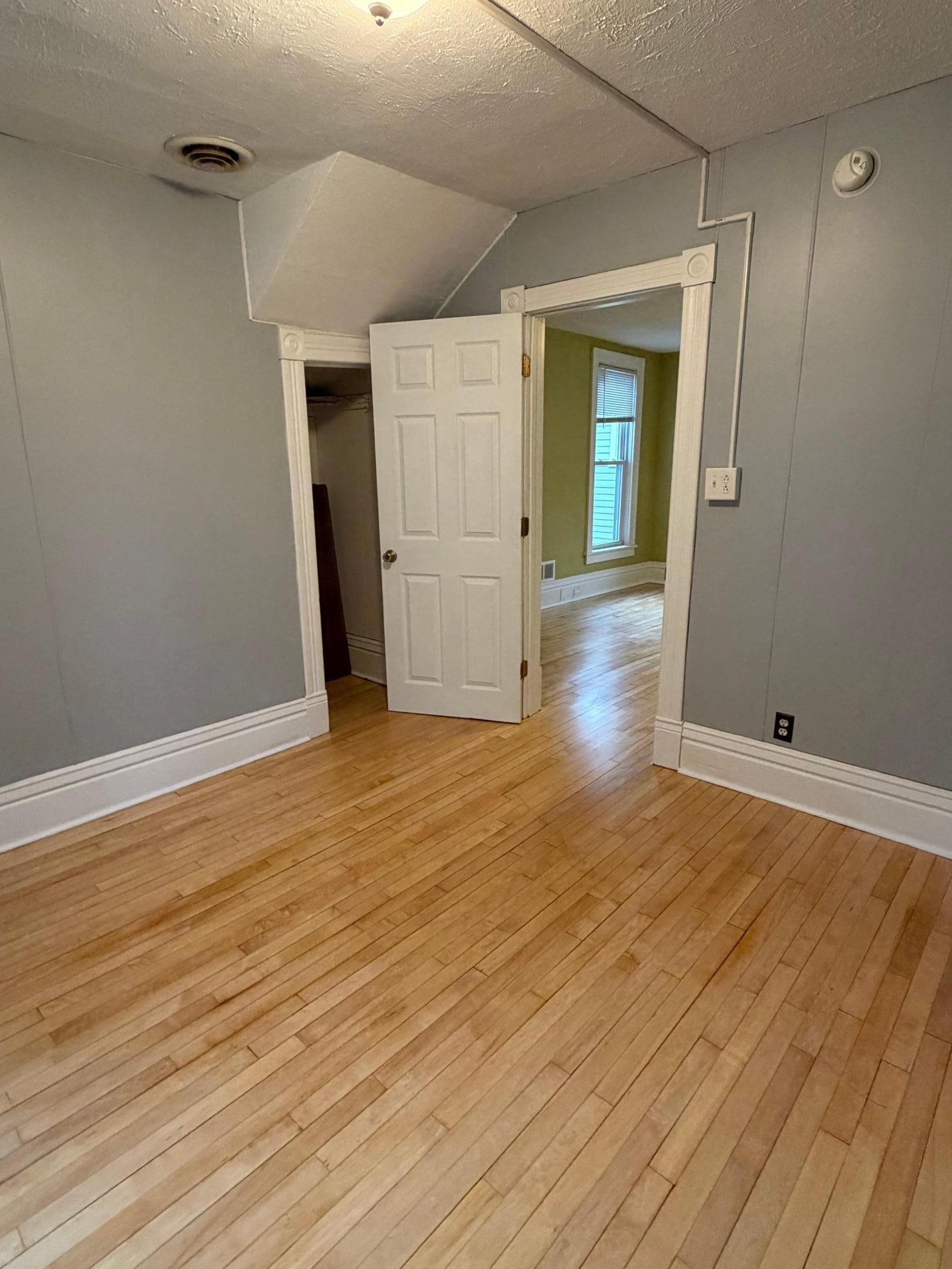 3045 Harriet Avenue Property Photo 9