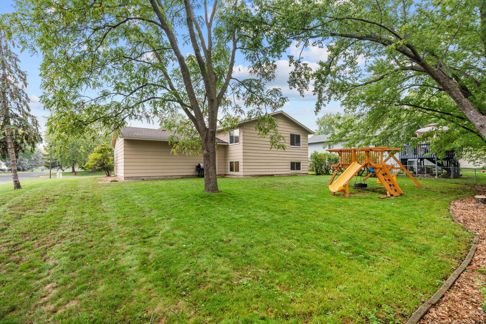 9612 Union Terrace Lane N Property Photo 4