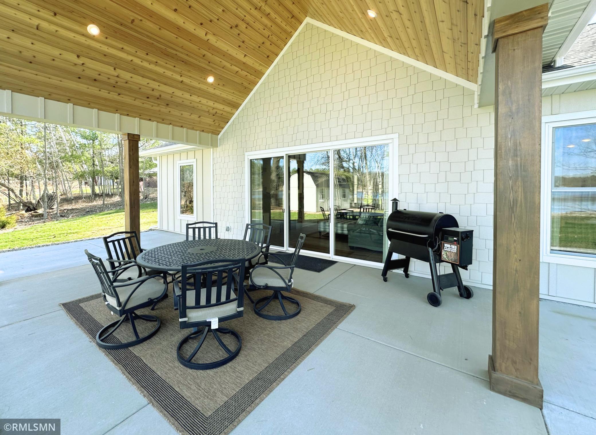 23744 Warren Drive Property Photo 5