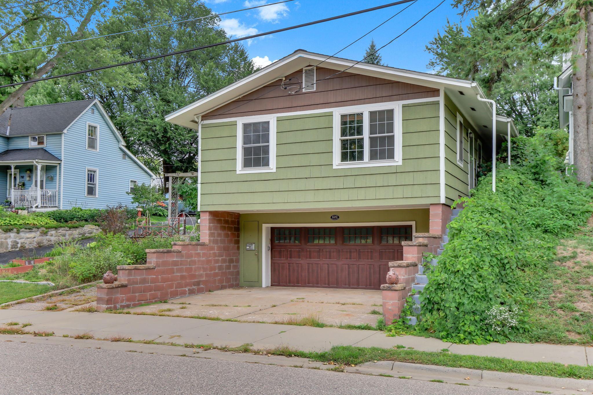 622 Laurel Street W Property Photo 1