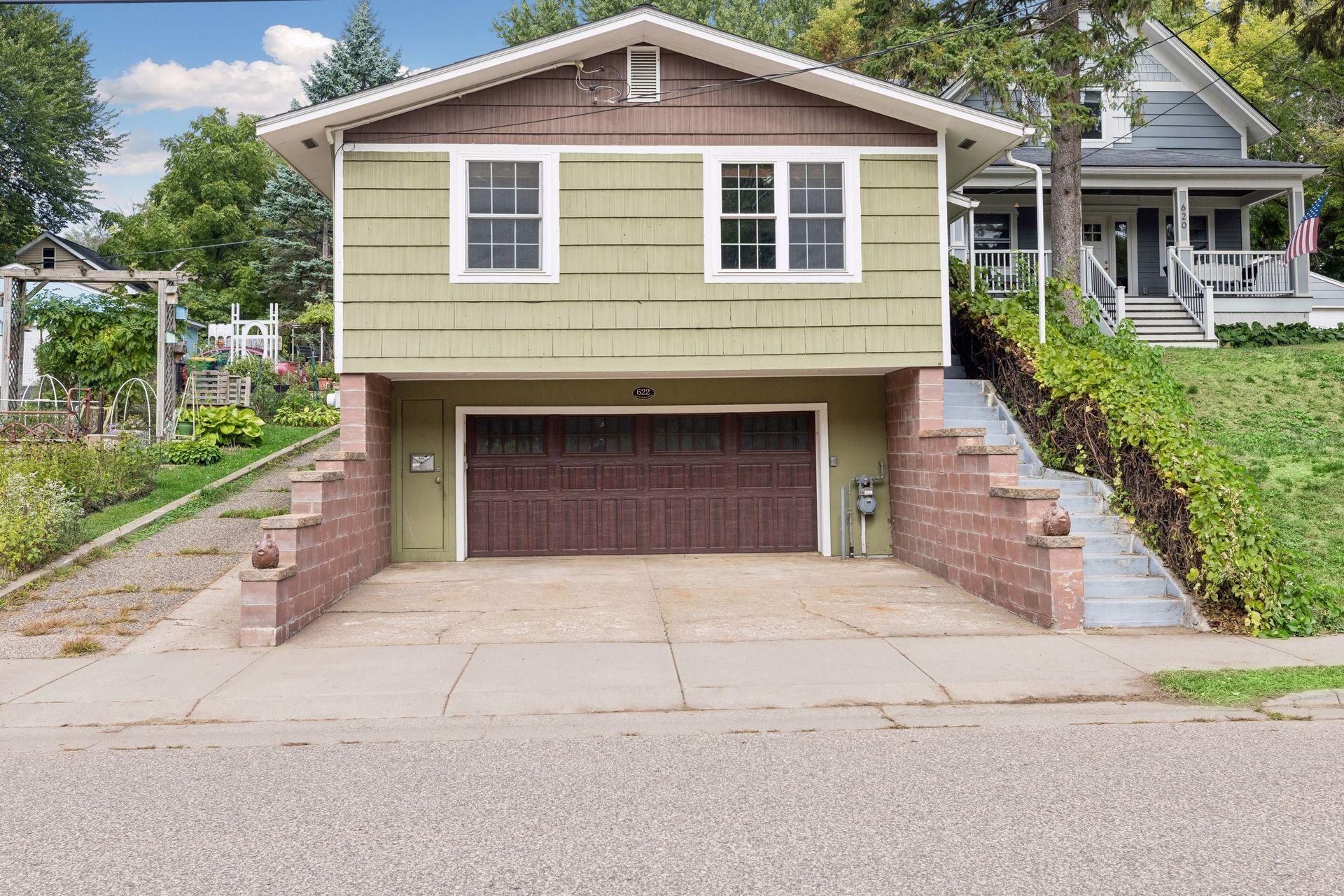 622 Laurel Street W Property Photo 1