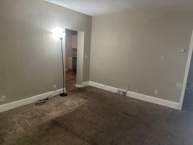 929 6th Street E Property Photo 3