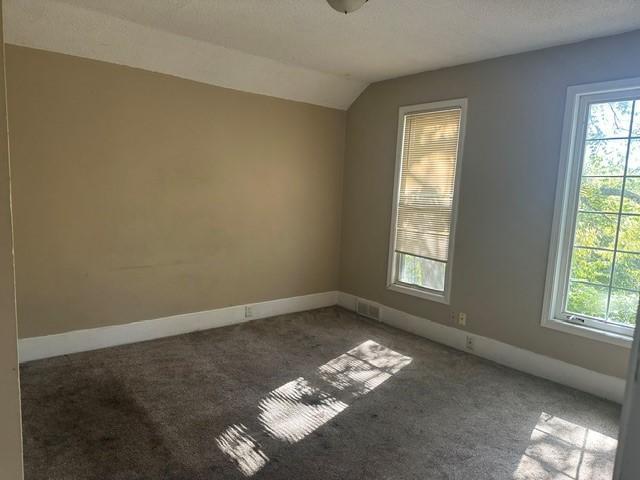 929 6th Street E Property Photo 9