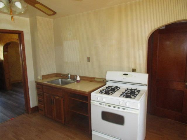 216 Main Street E Property Photo 7