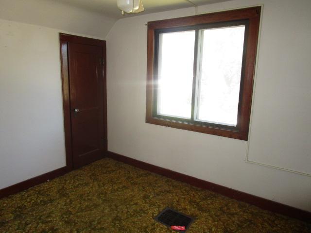 216 Main Street E Property Photo 11