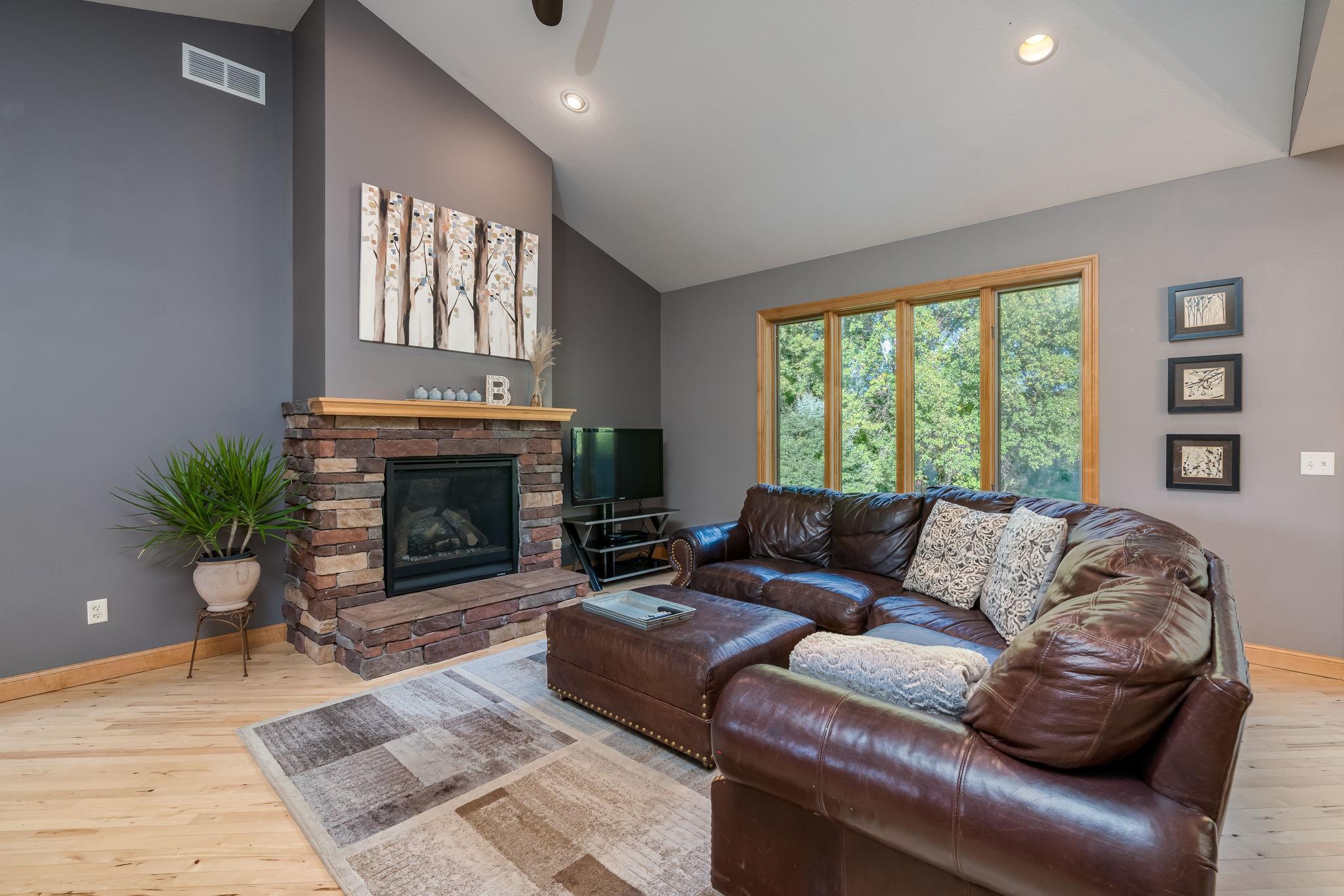 44229 Willow Road Property Photo 9