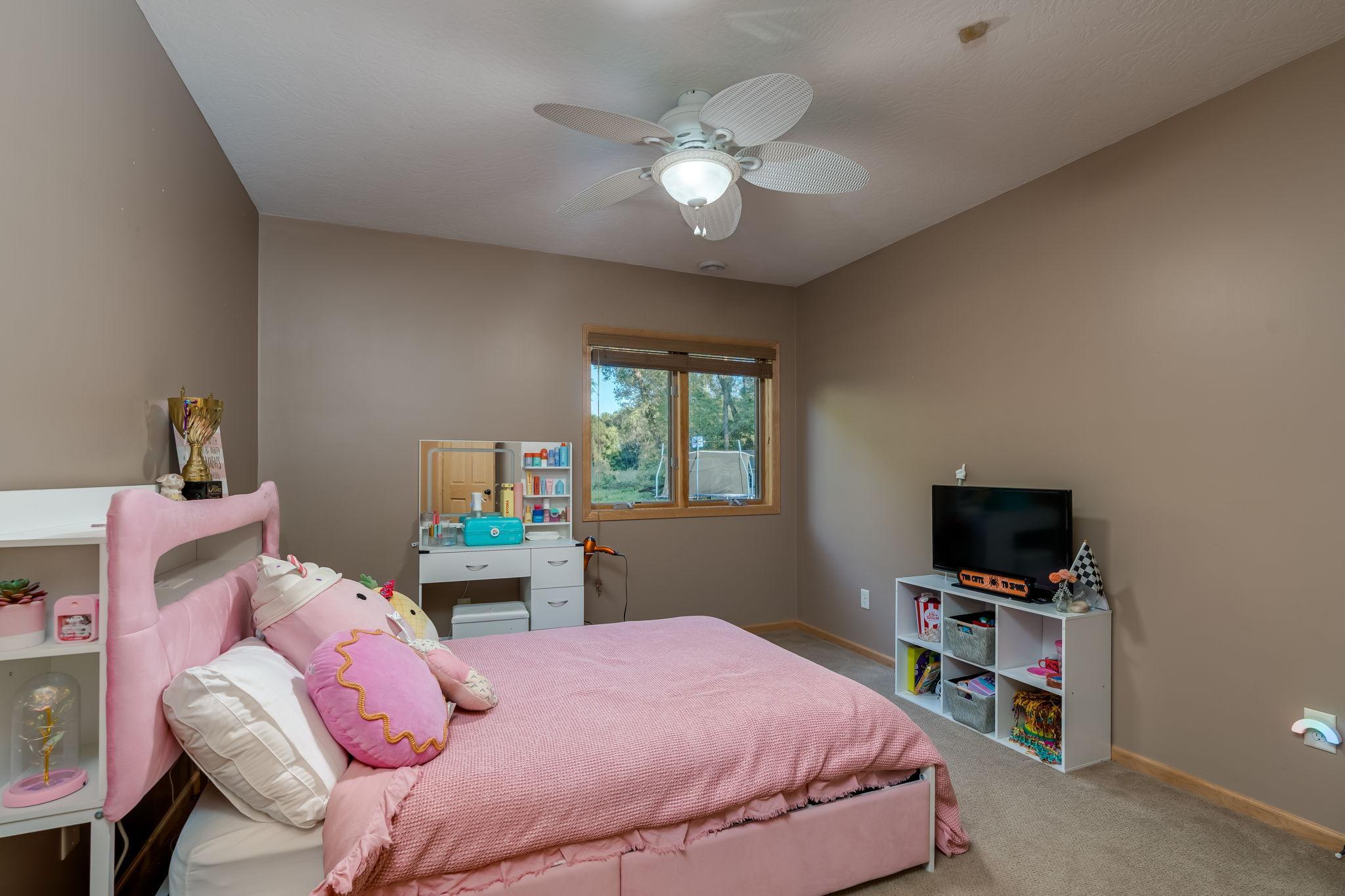 44229 Willow Road Property Photo 34