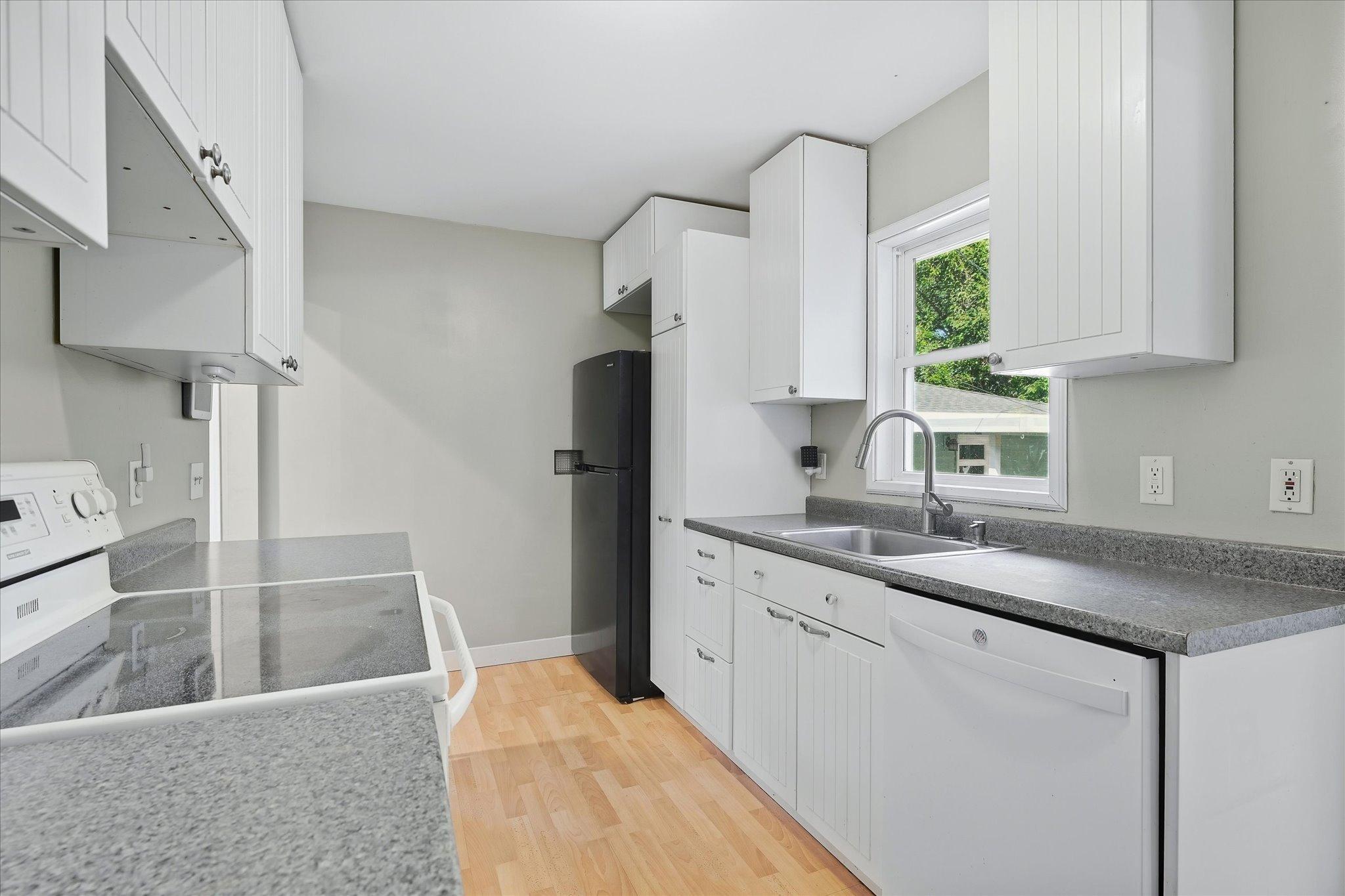 4716 Edgewood Avenue N Property Photo 7