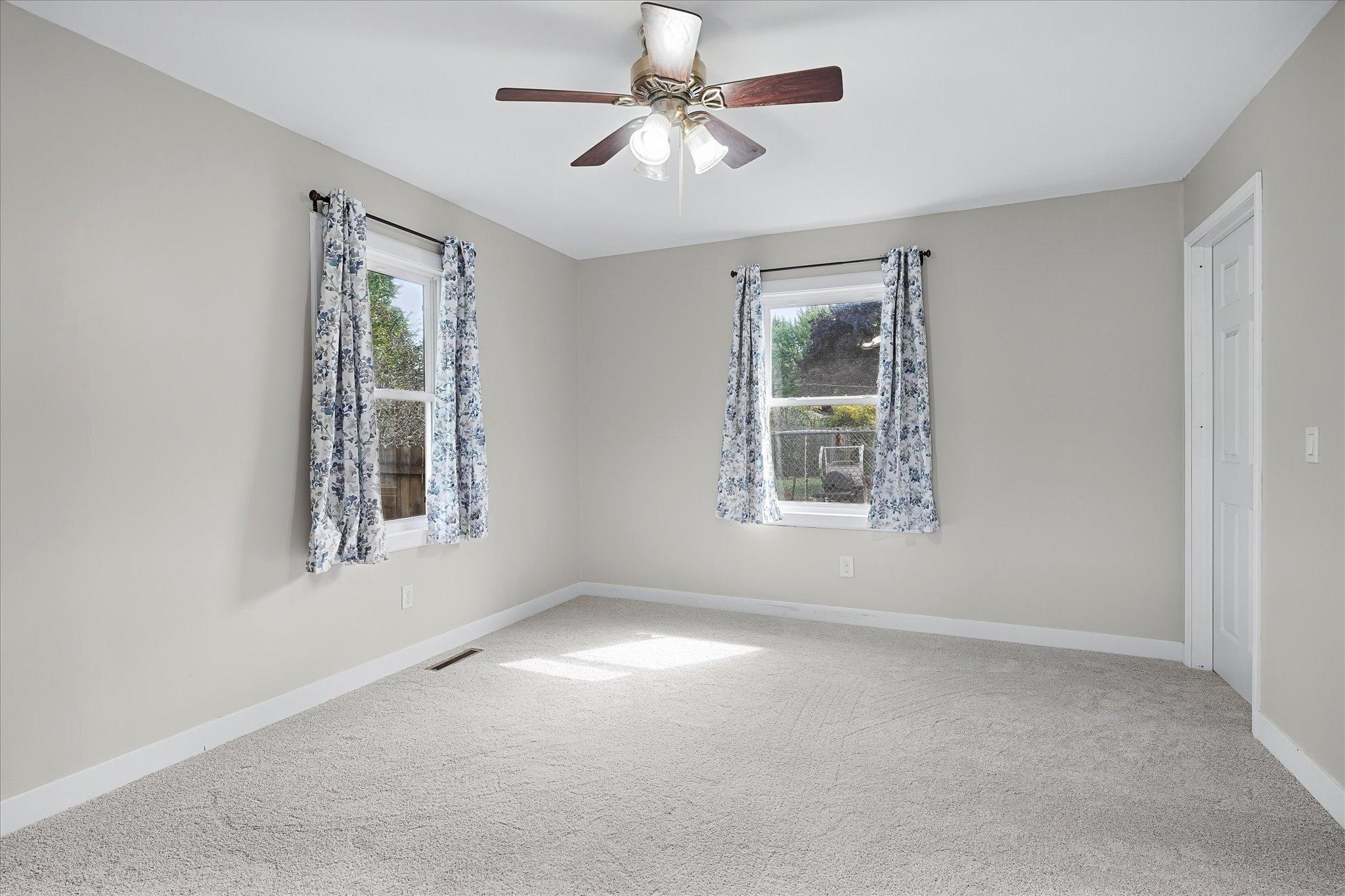 4716 Edgewood Avenue N Property Photo 11