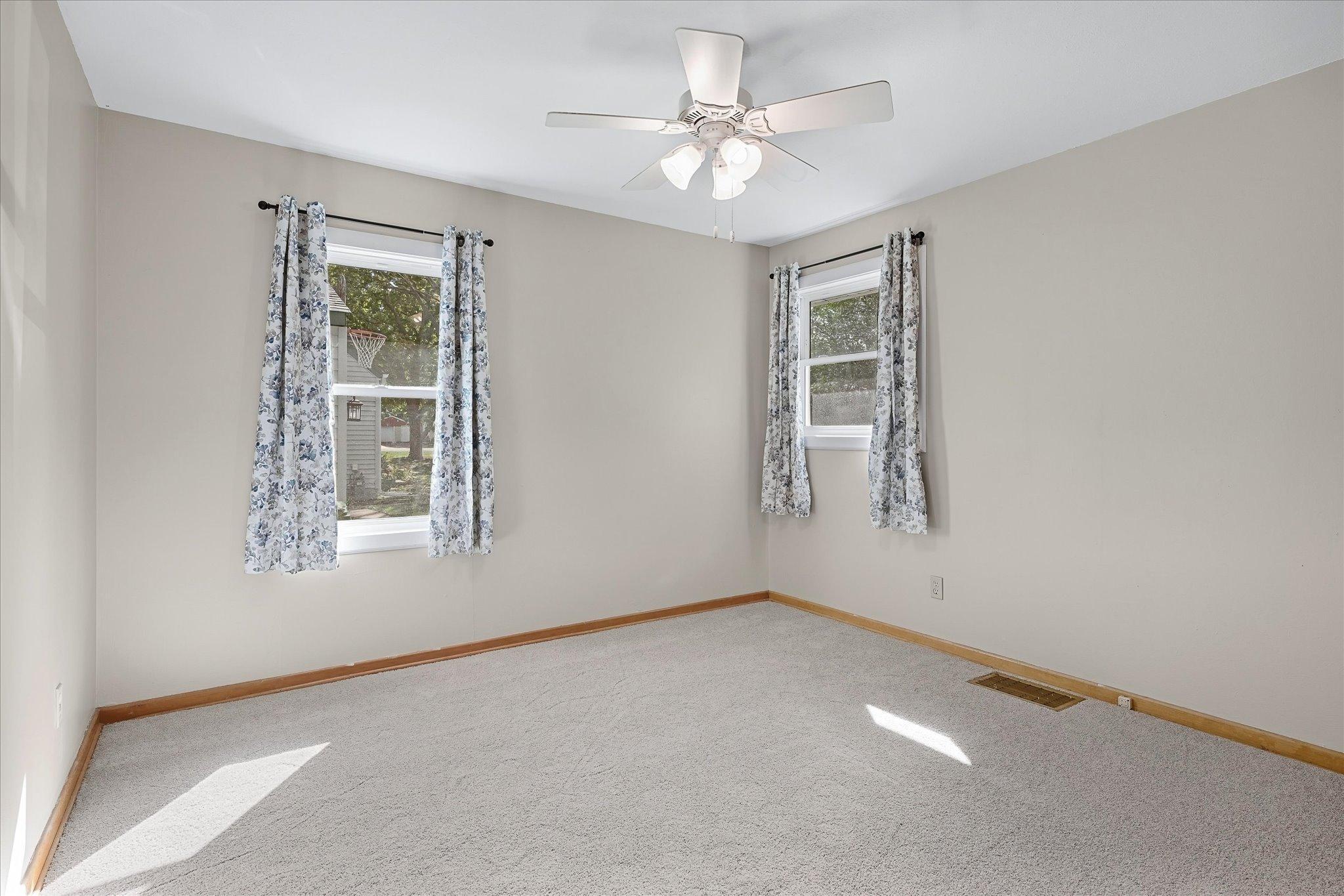 4716 Edgewood Avenue N Property Photo 14