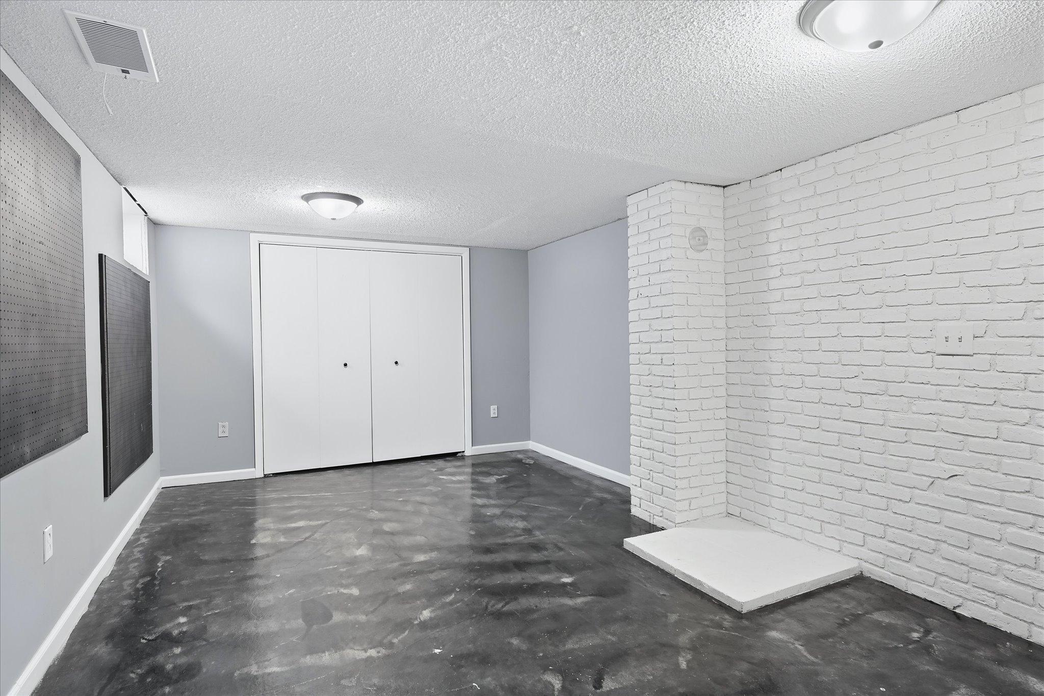 4716 Edgewood Avenue N Property Photo 21