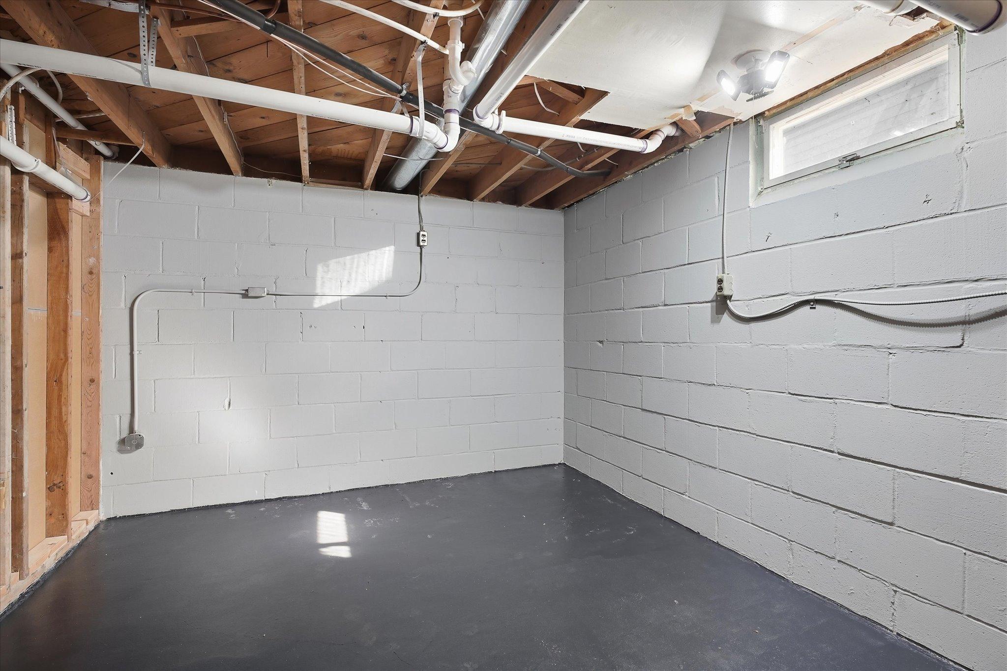 4716 Edgewood Avenue N Property Photo 23