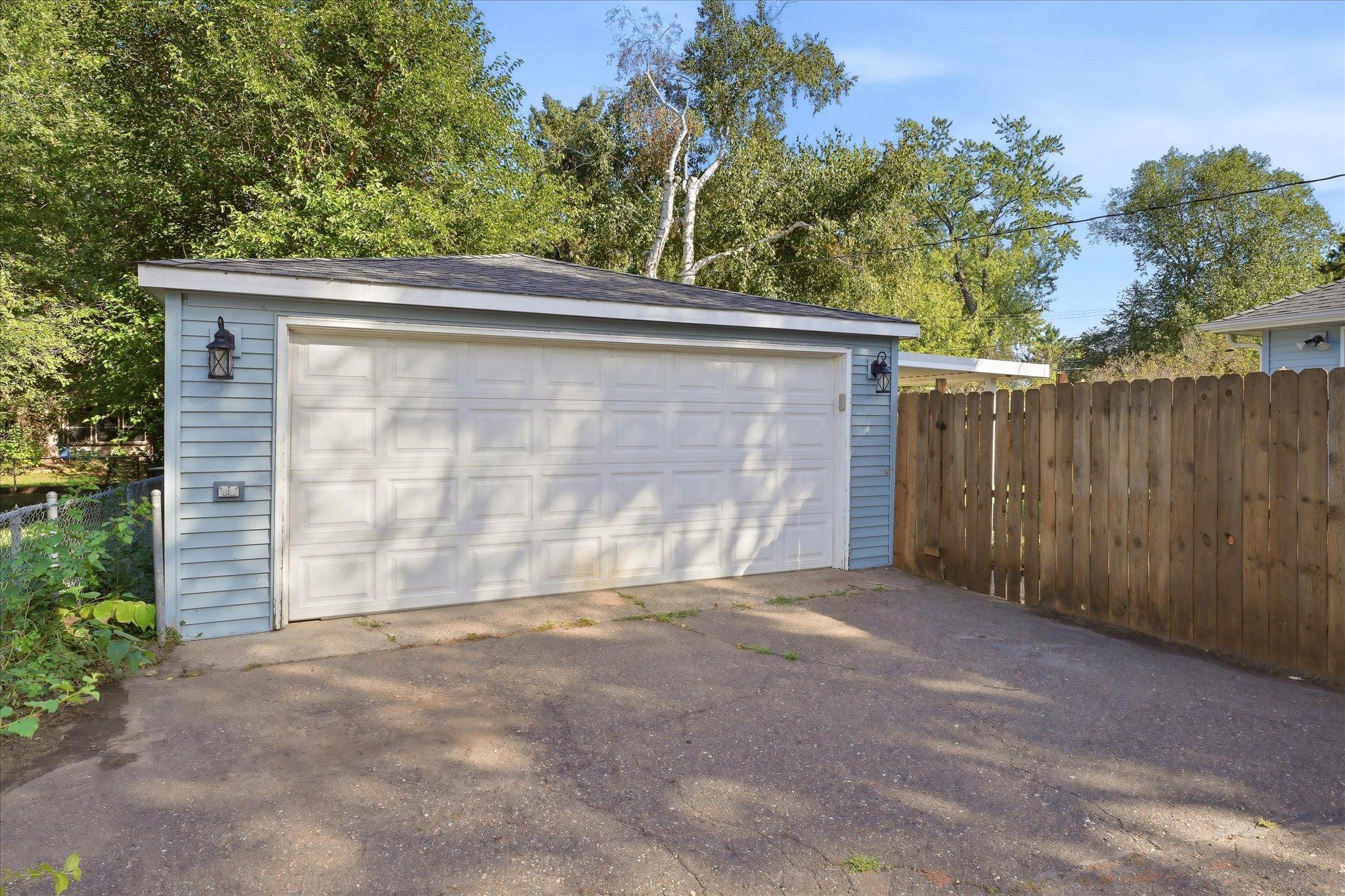 4716 Edgewood Avenue N Property Photo 24