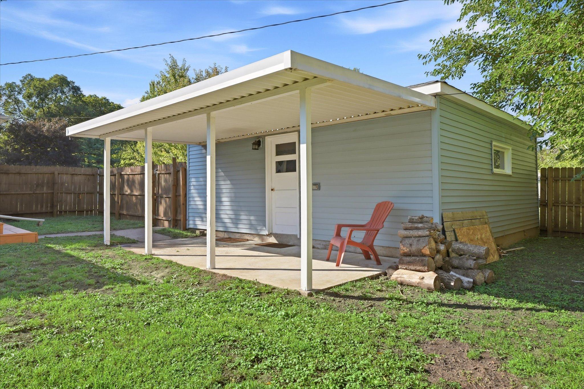 4716 Edgewood Avenue N Property Photo 27