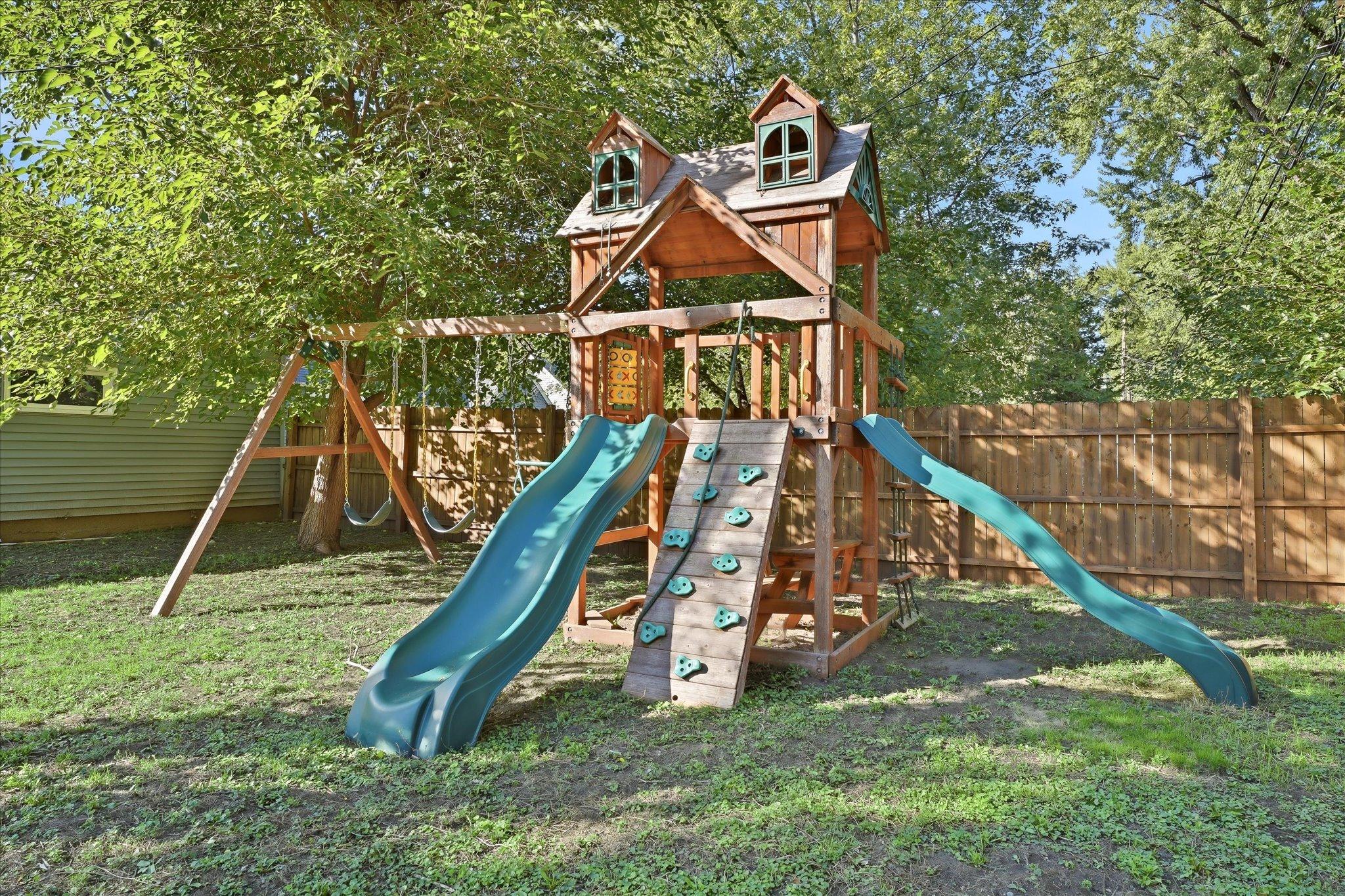 4716 Edgewood Avenue N Property Photo 28