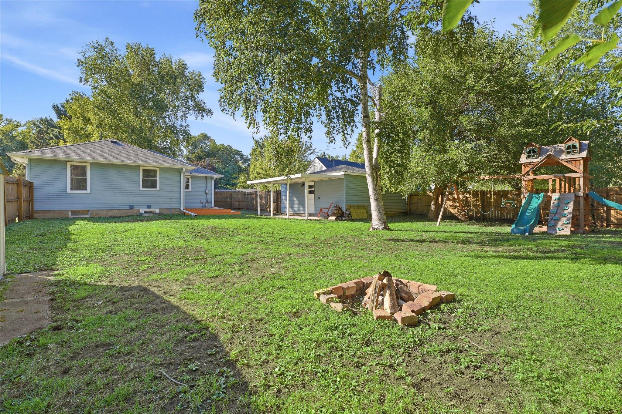 4716 Edgewood Avenue N Property Photo 29