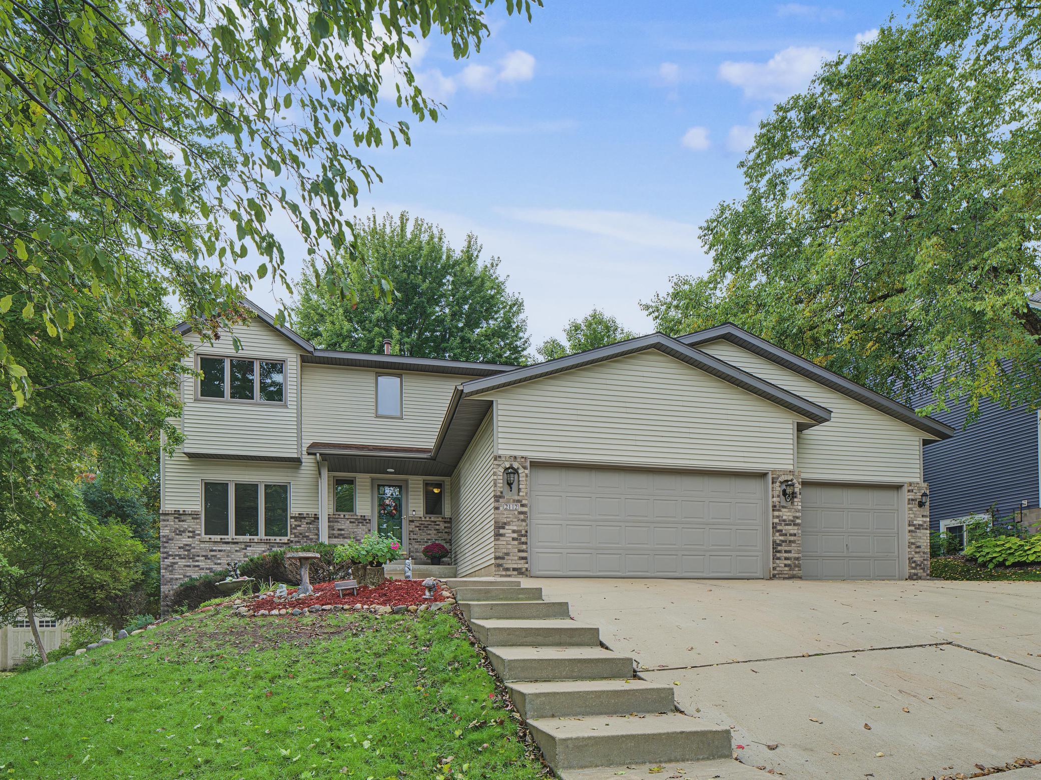 2112 Parkwood Hills Drive Ne Property Photo 3