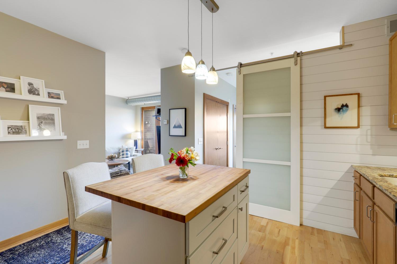 15 E Franklin Ave 208 Property Photo 3