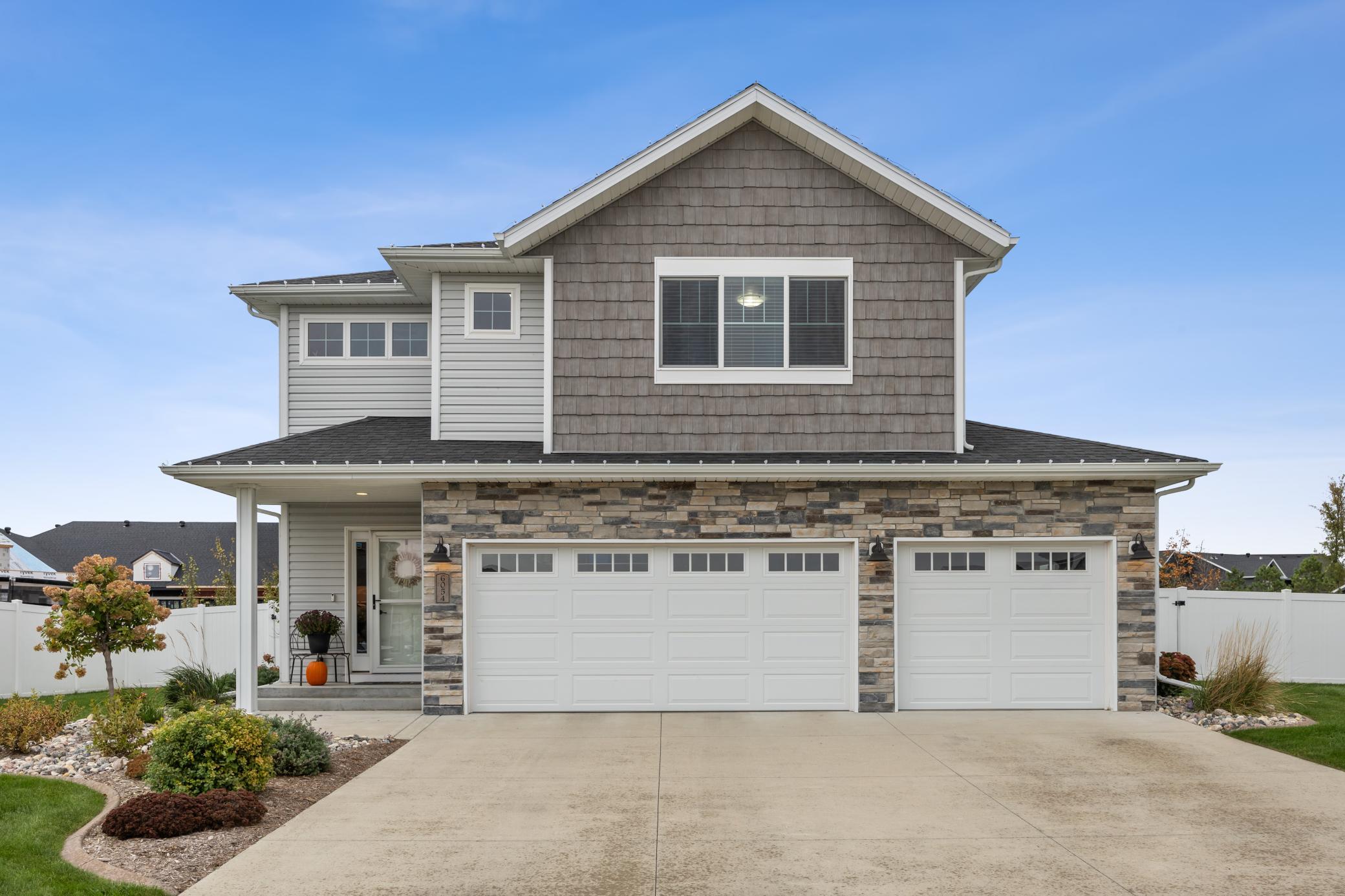 6054 Autumn Drive S Property Photo 1