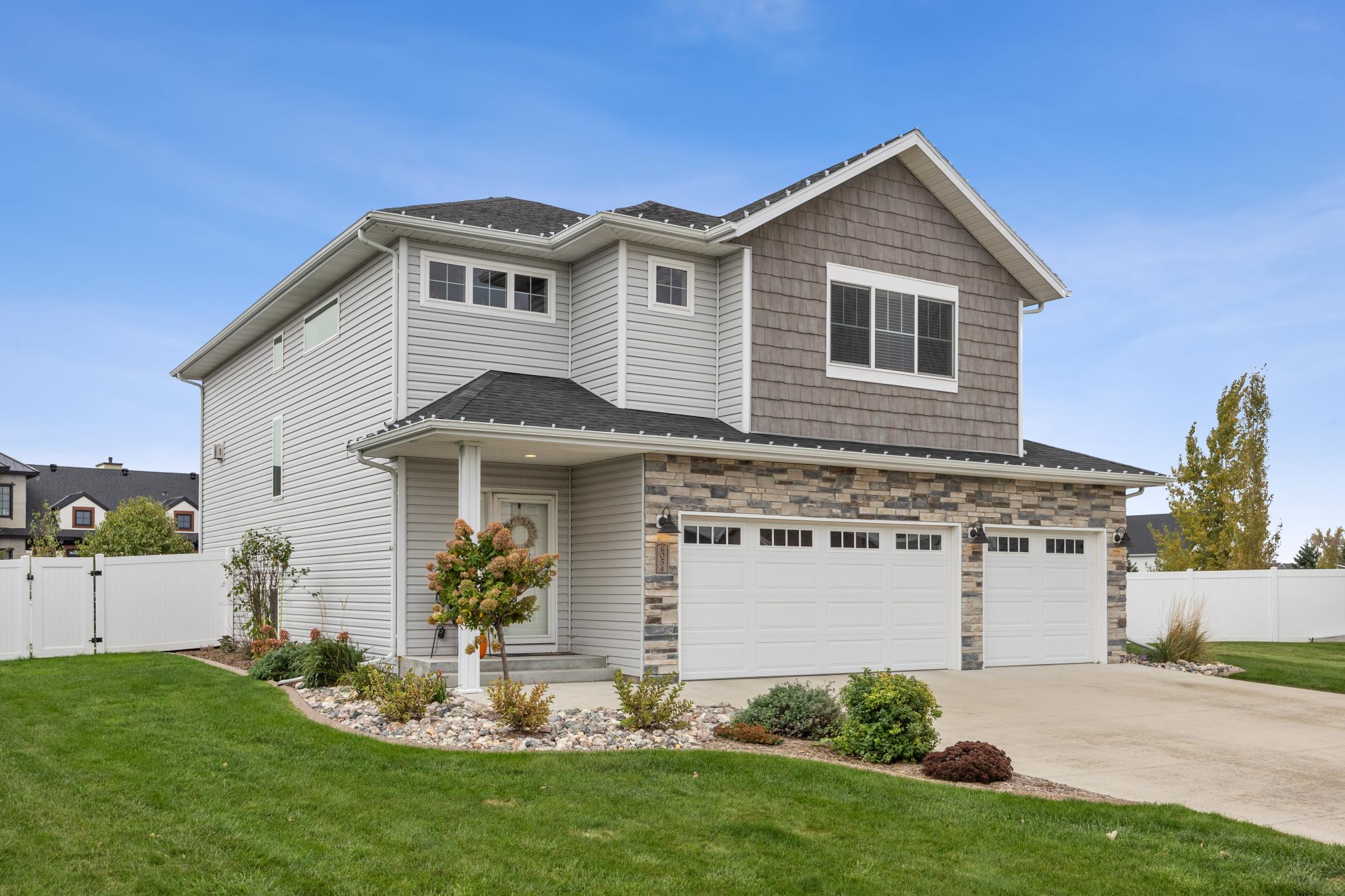 6054 Autumn Drive S Property Photo 2