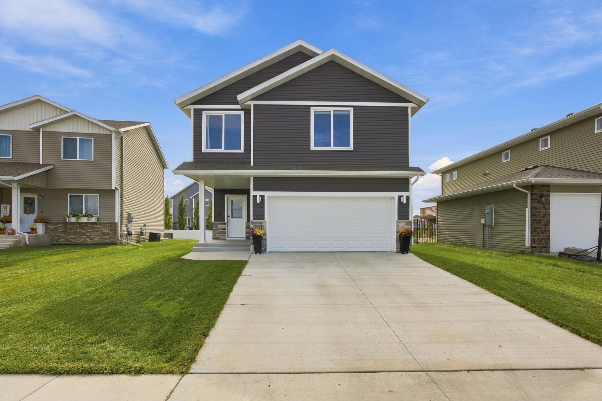781 Albert Drive W Property Photo 1