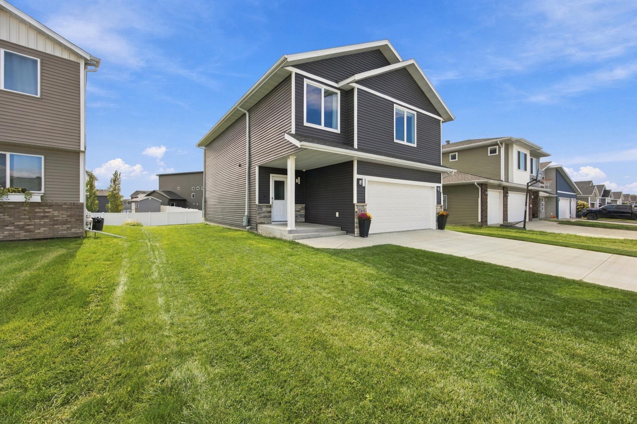 781 Albert Drive W Property Photo 2