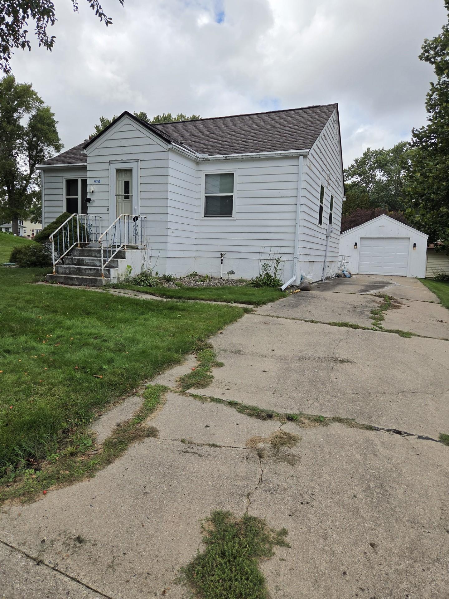 416 10th Street Se Property Photo 1