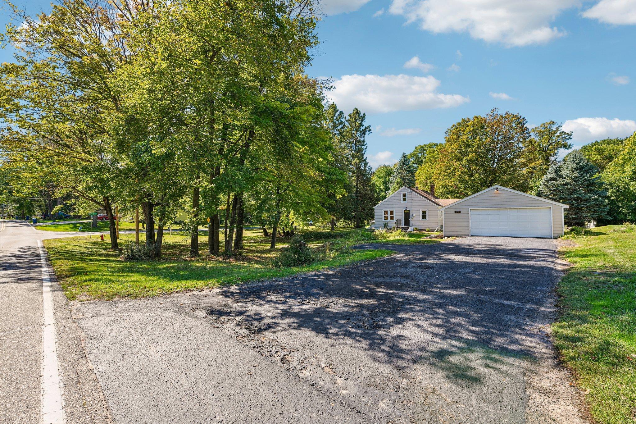 625 Bear Avenue N Property Photo 1