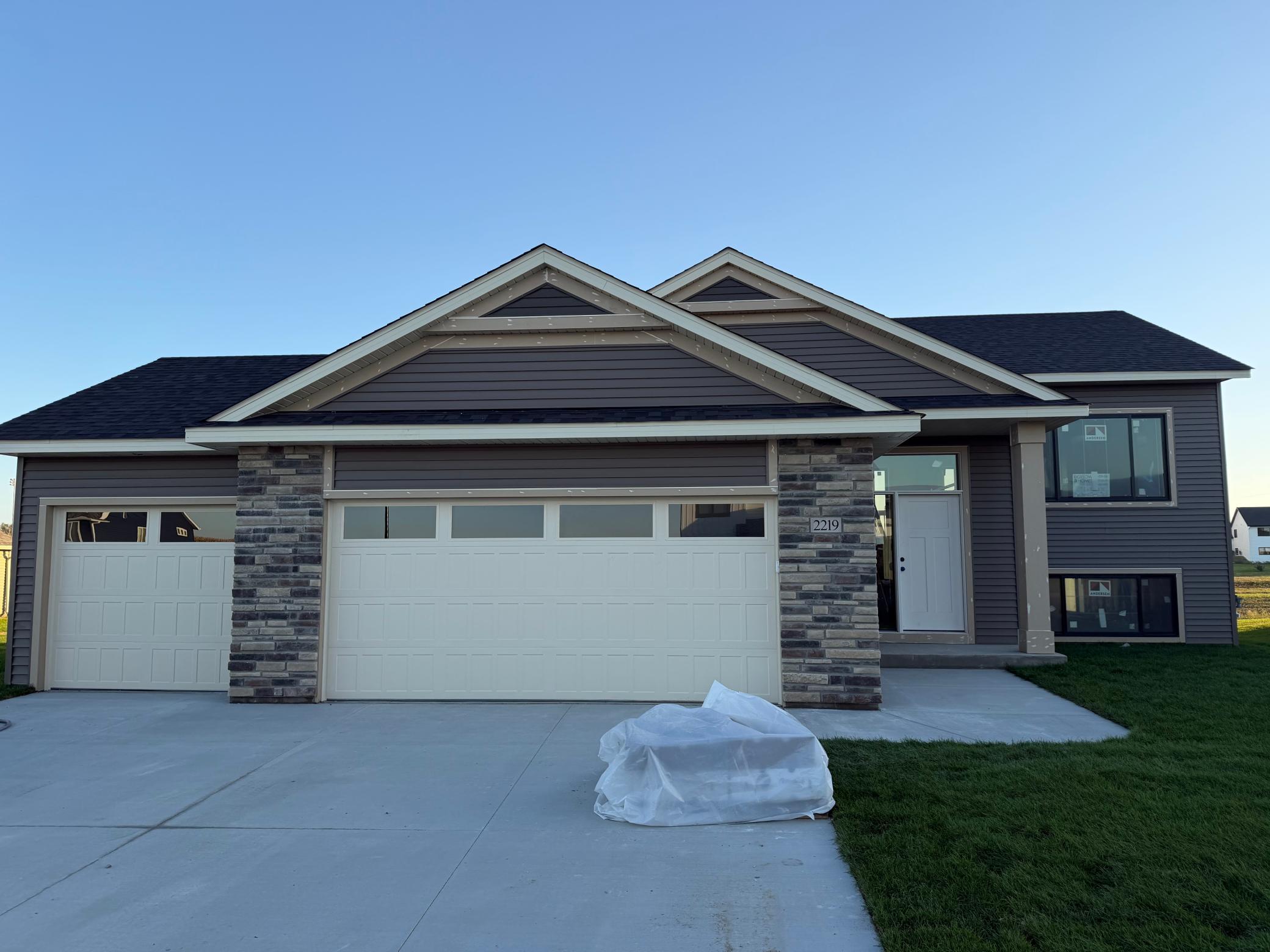 2219 Elk Run Drive SE Property Photo 1