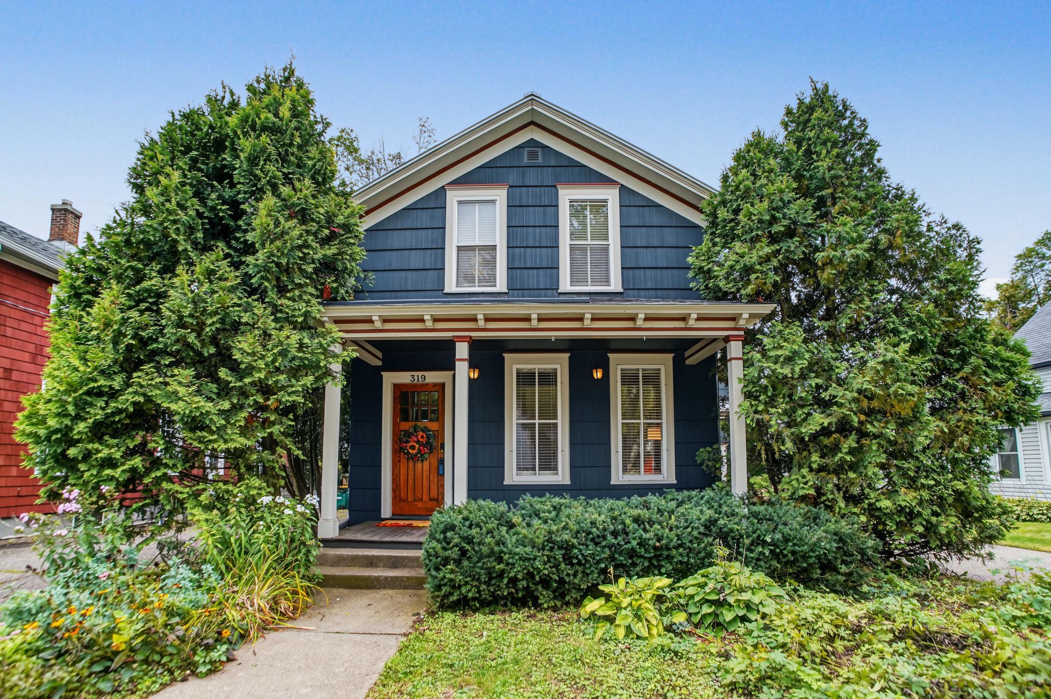 319 Maple Street W Property Photo