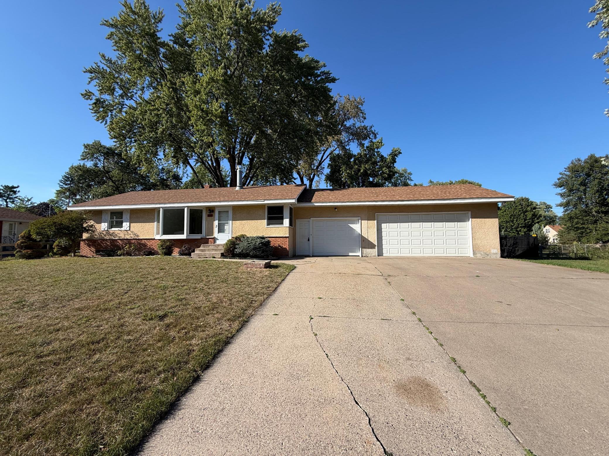 1181 Laurie Road W Property Photo 1