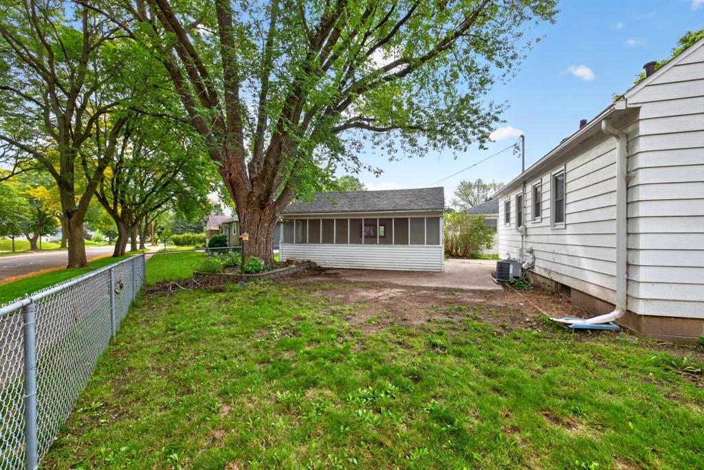 1438 15th Avenue Nw Property Photo 3