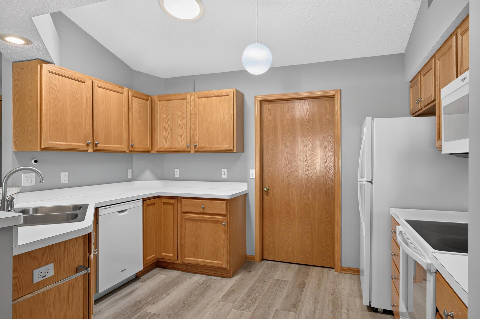 9254 Prairieview Trail N Property Photo 14