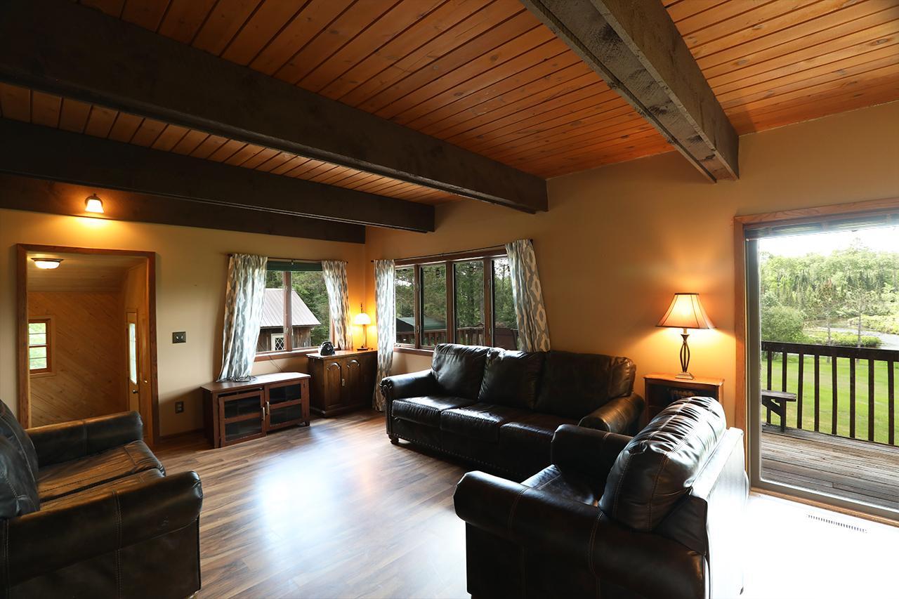9289 Heino Road Property Photo 6