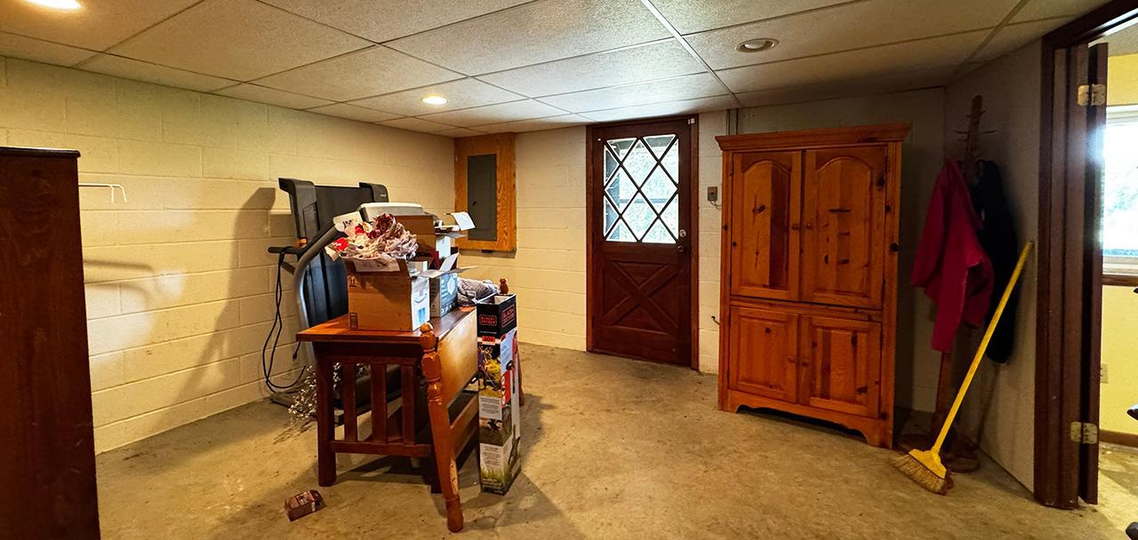 9289 Heino Road Property Photo 22