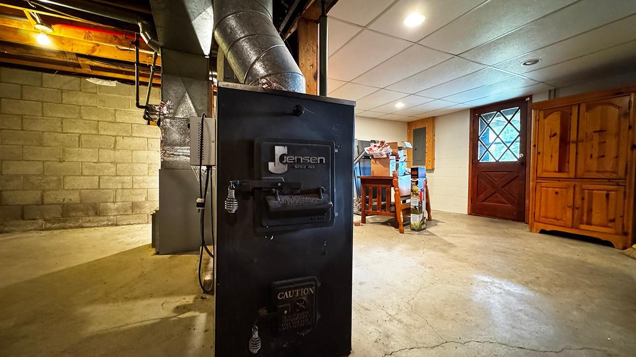 9289 Heino Road Property Photo 28
