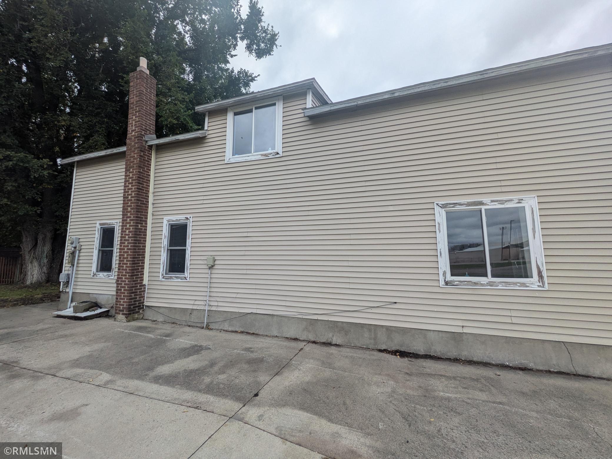 210 1st Street Se Property Photo 5