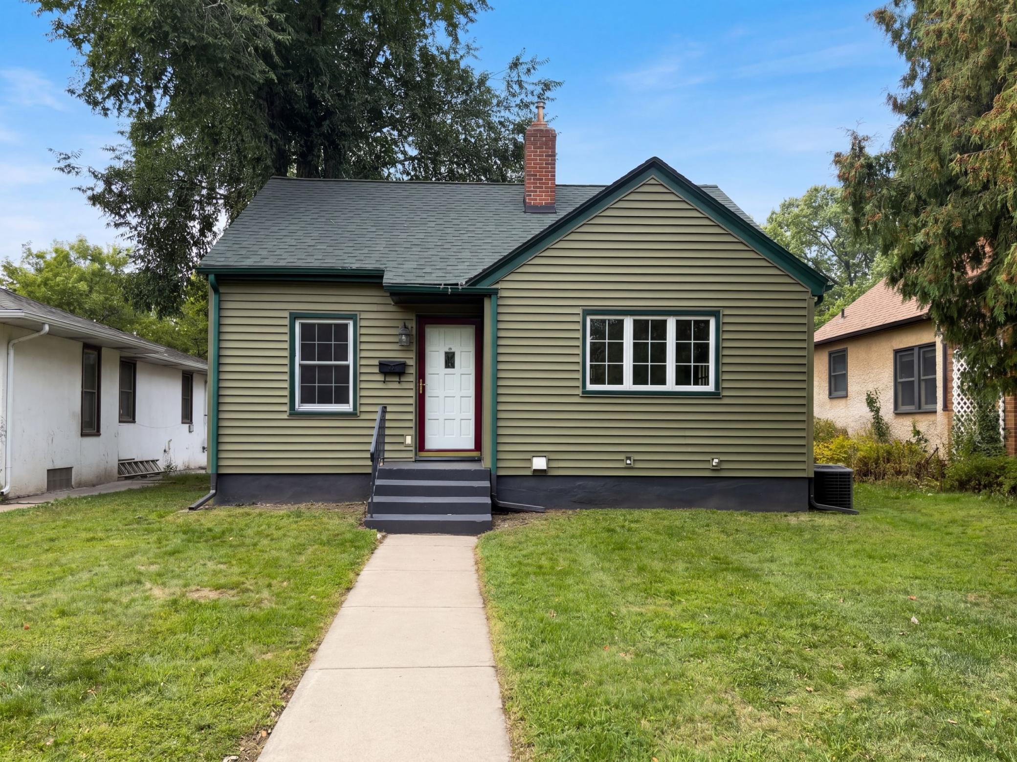 3419 Queen Avenue N Property Photo 1