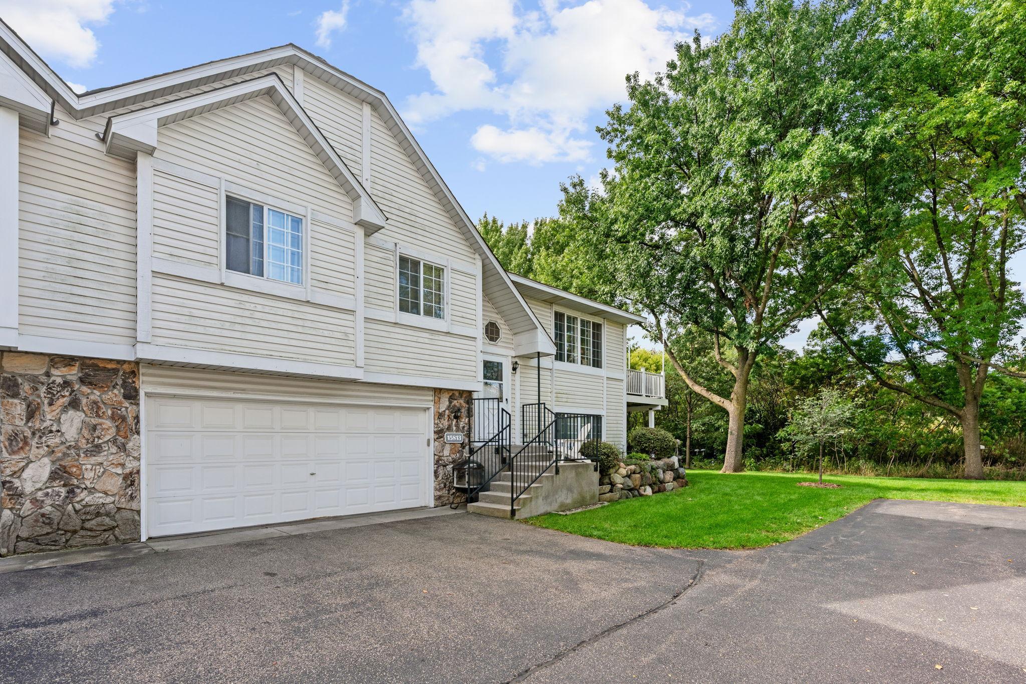 15813 Griffon Path Property Photo 3