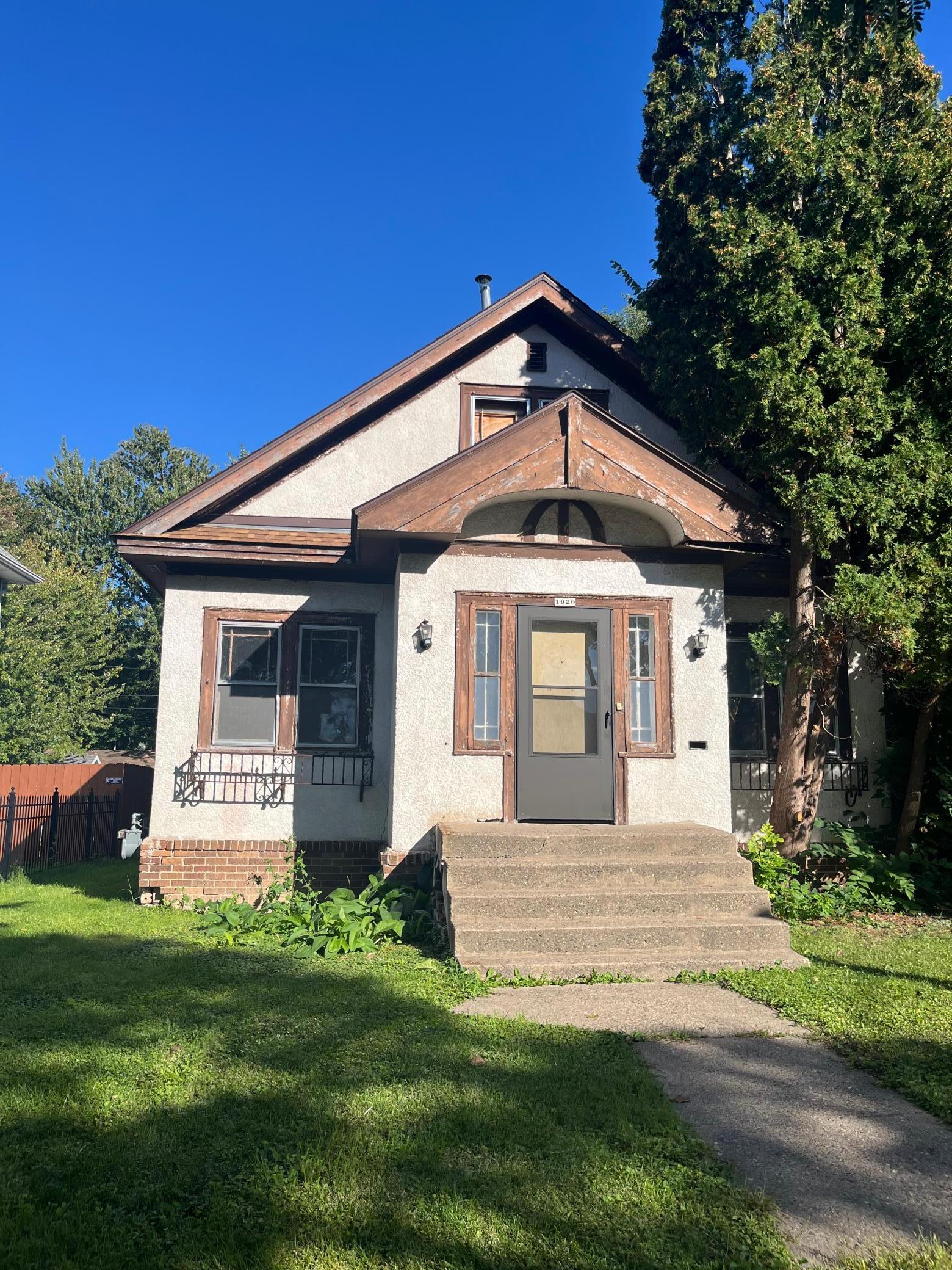 1020 Vincent Avenue N Property Photo 1
