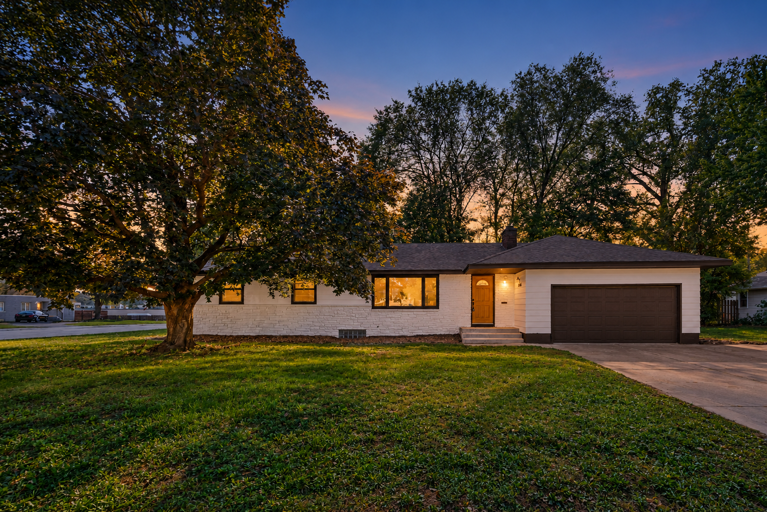 4243 Douglas Drive N Property Photo 1