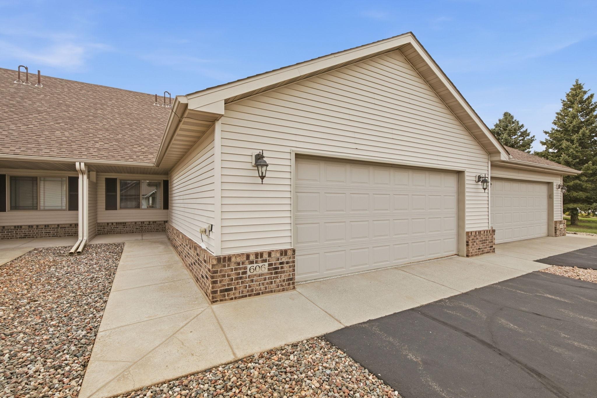 606 Graceview Drive Property Photo 1