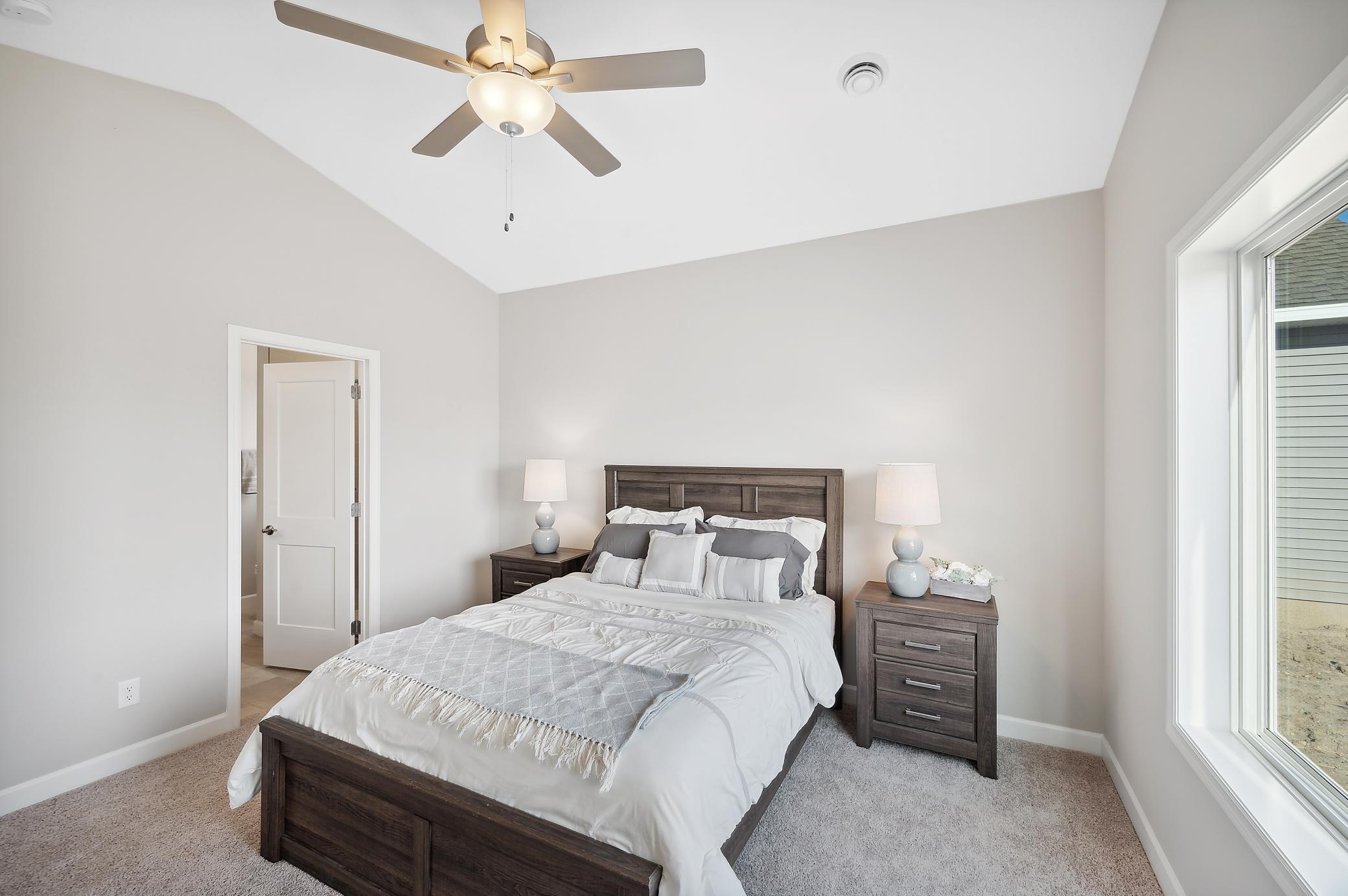 1014 E Meadowsweet Drive Property Photo 6