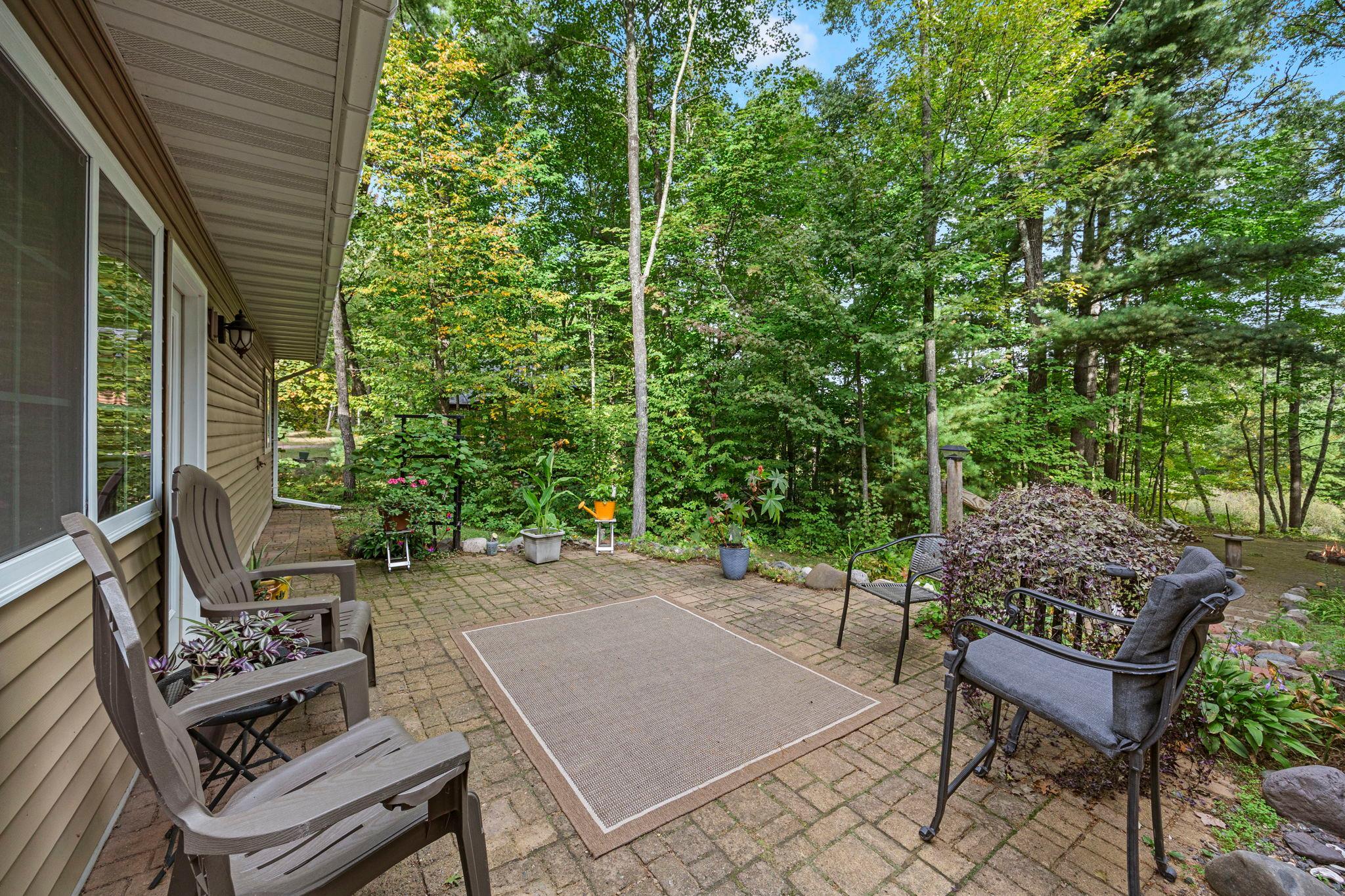 7358 Willow Street E Property Photo 7