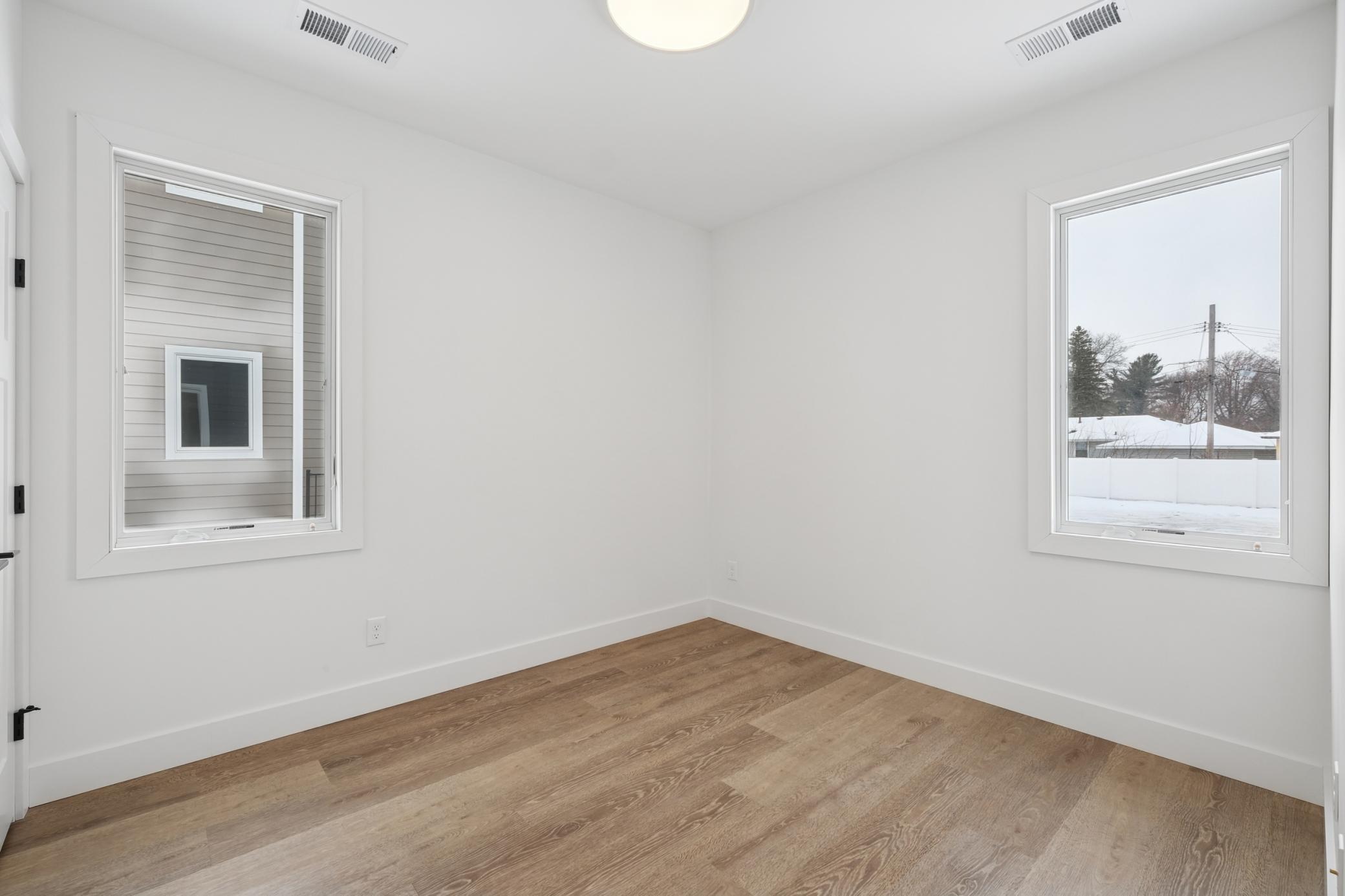 6043 Brooklyn Boulevard Property Photo 11