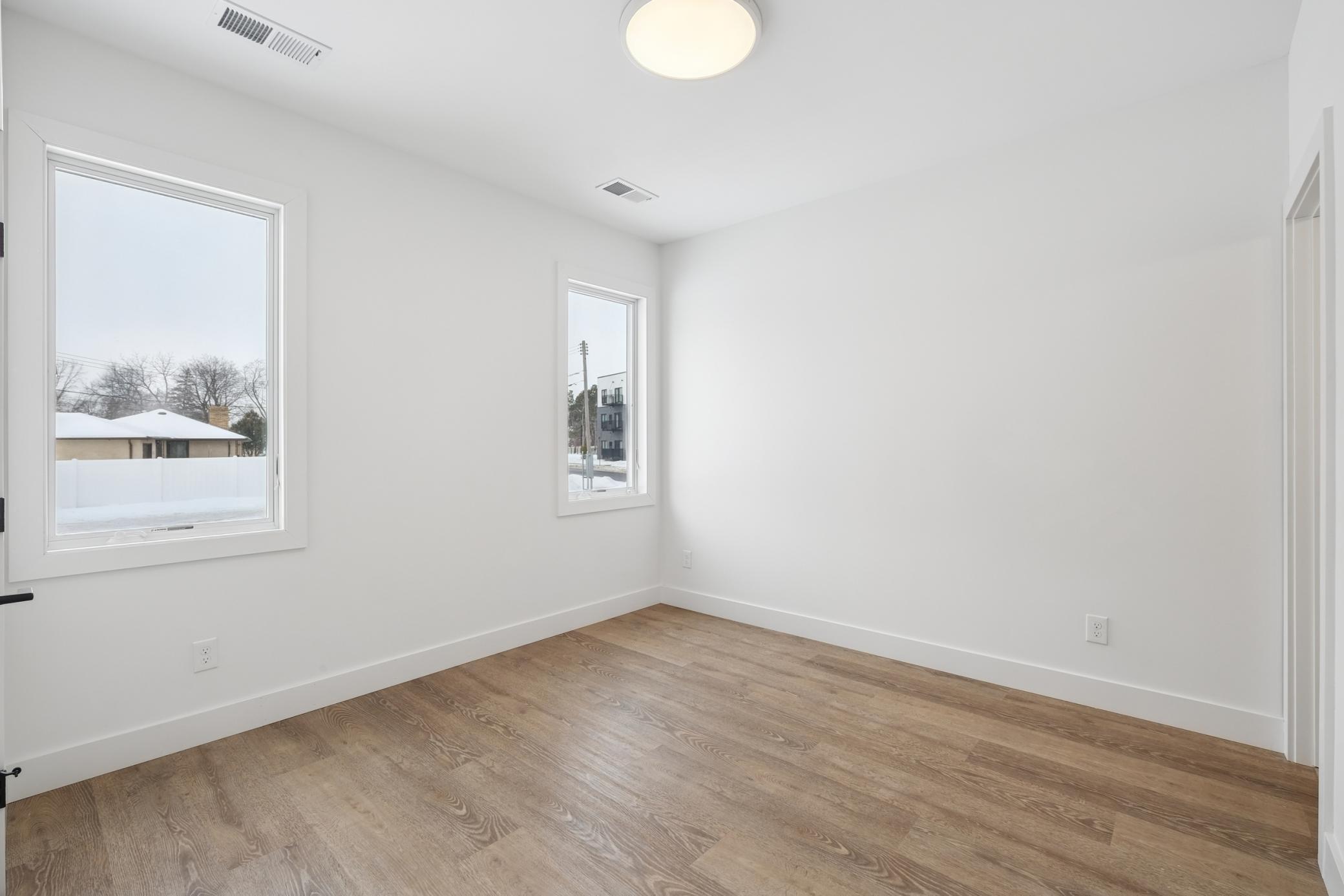 6043 Brooklyn Boulevard Property Photo 12