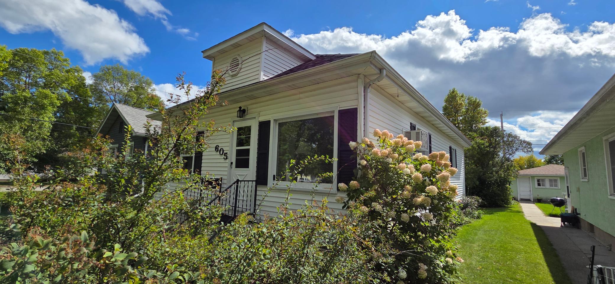 605 7th Street Property Photo 2