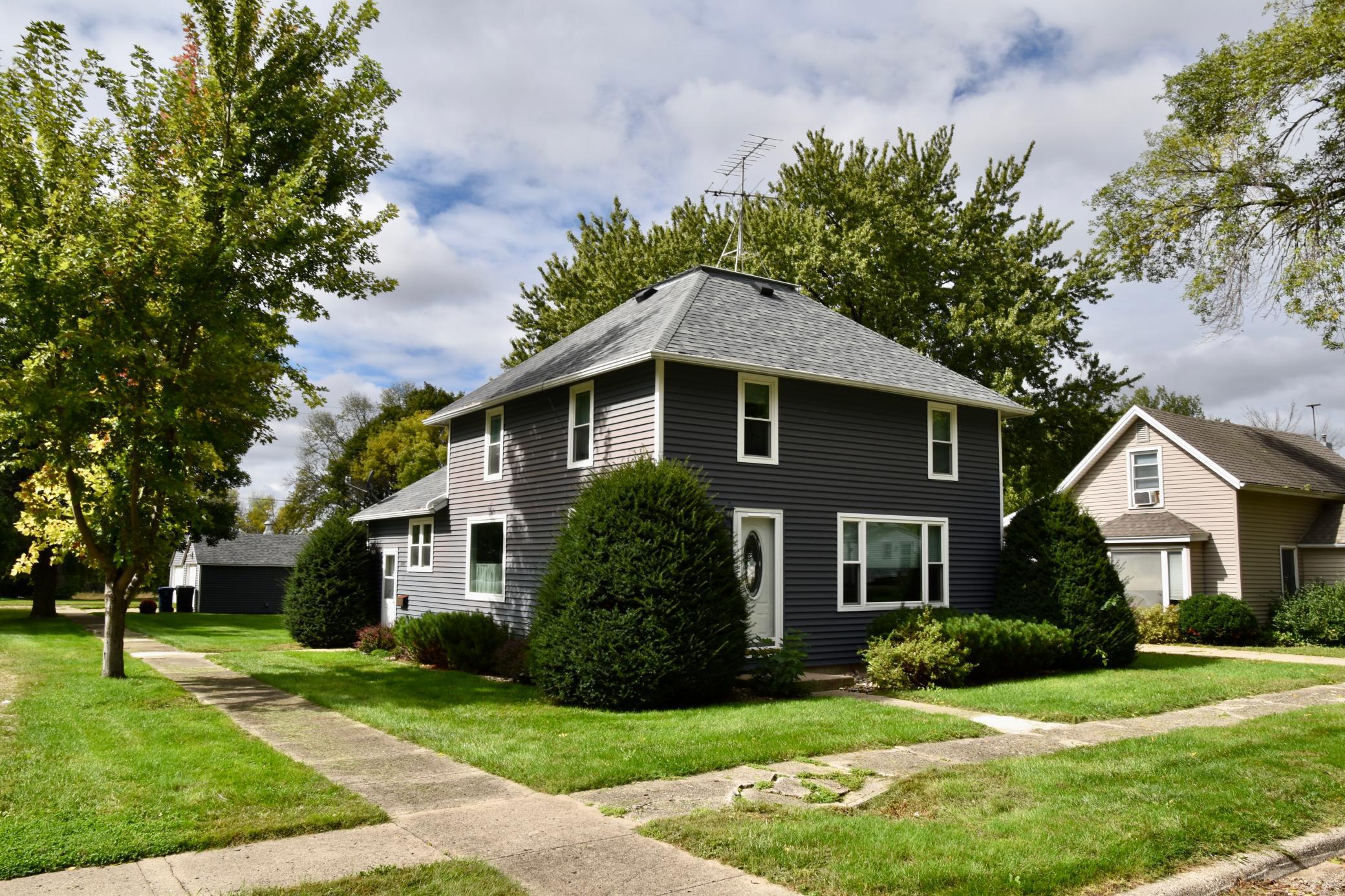 1069 Pine Street Property Photo 1